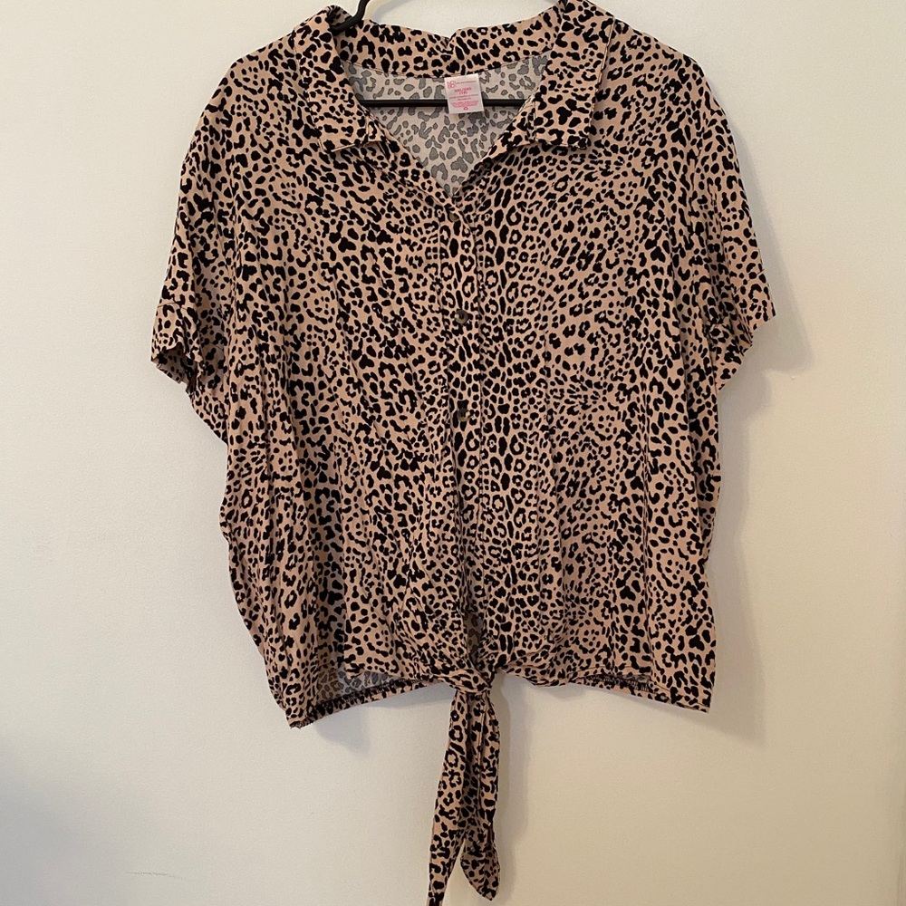 Leopard print tie shirt